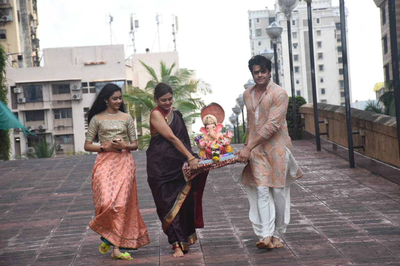 Pictures from Maniesh Paul's Ganpati visarjan went viral on social media. (Photo: Viral Bhayani) 