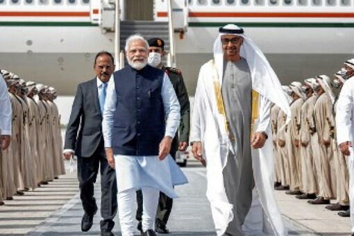 UAE President and ruler of Abu Dhabi Sheikh Mohamed bin Zayed al-Nahyan (C-R) with India's Prime Minister Narendra Modi (C-L) (File image: AFP) 
