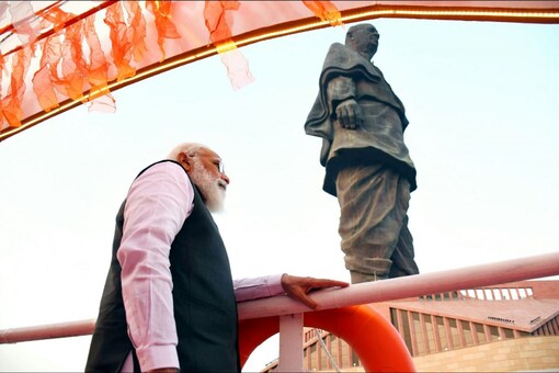 ¡Ѱ Narendra Modi ԴǺԡ Ekta Cruise 价 Statue of Unity ͧ Kevadia Ѱتҵ㹻 2020 (Shutterstock)