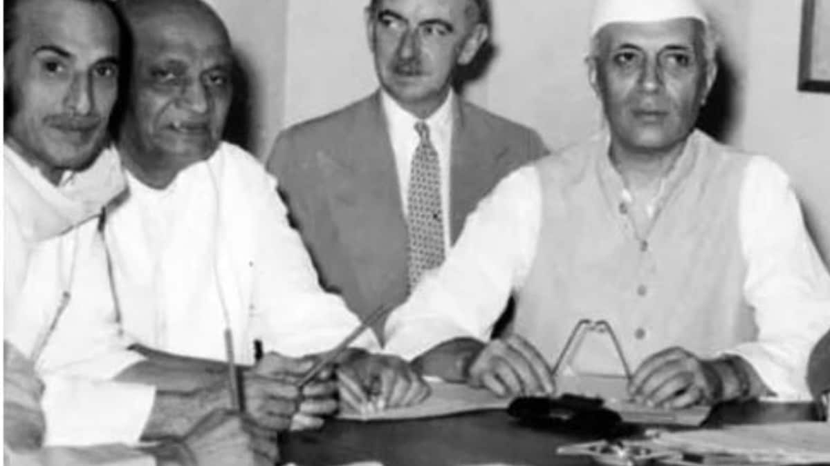 When Nehru Threatened Wary Kashmiri Pandits to Join National Conference - News18