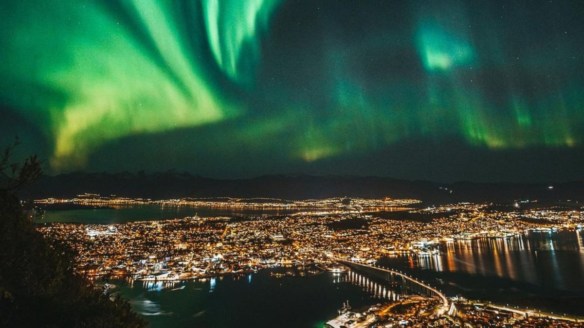 Photographer Finds Incredible Northern Lights Pics on Camera After ...