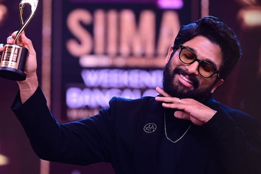 Allu Arjun wins Best Actor award (Telugu) at SIIMA 2022 for the second time in a row. (Photo: Twitter) 