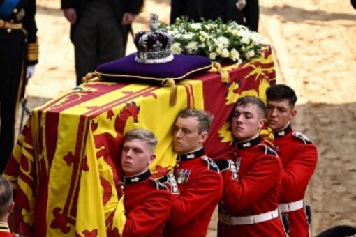 Queen Elizabeth II's Death Updates: Coffin Arrives at Westminster Hall to  Lie in State; Funeral on Sept 19