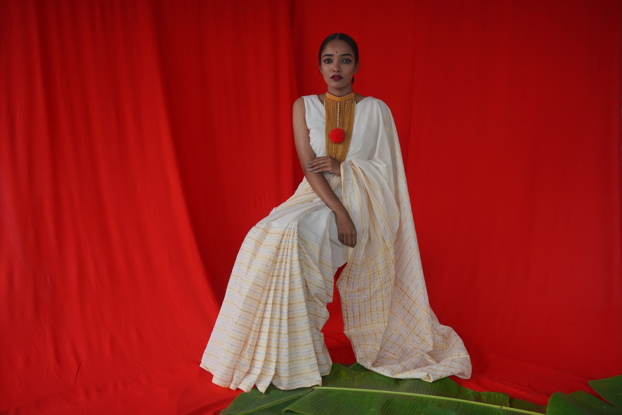 Kasavu sarees handwoven by our weavers from the Chendamangalam cluster is a modern interpretation to traditional craft.