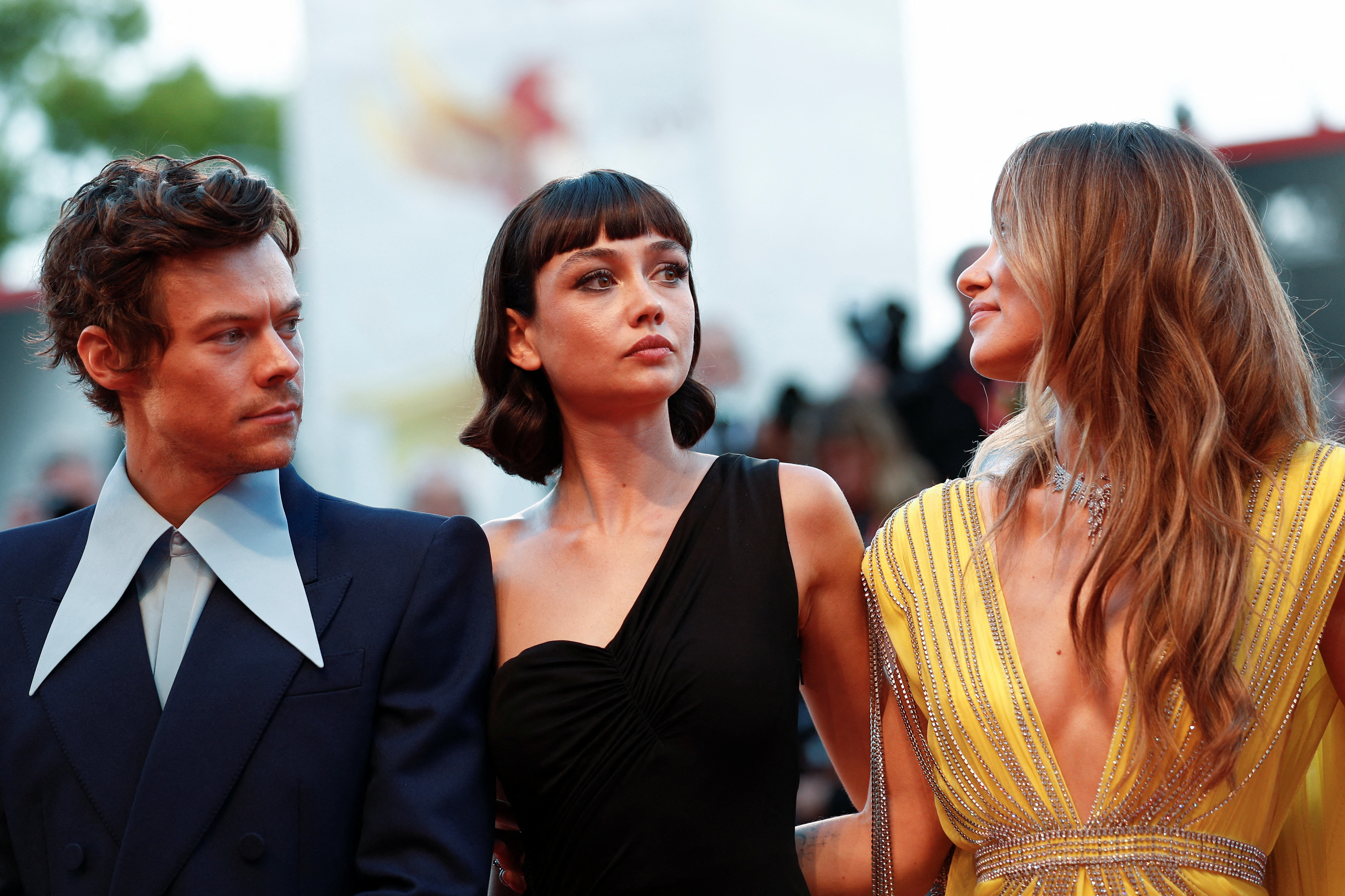 Harry Styles Olivia Wilde Can T Take Eyes Off Each Other At Don T Worry Darling Venice Premiere