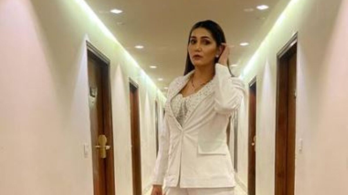 Bigg Boss 11 Fame Sapna Choudhary Surrenders in Lucknow Court After Being Accused of Cheating