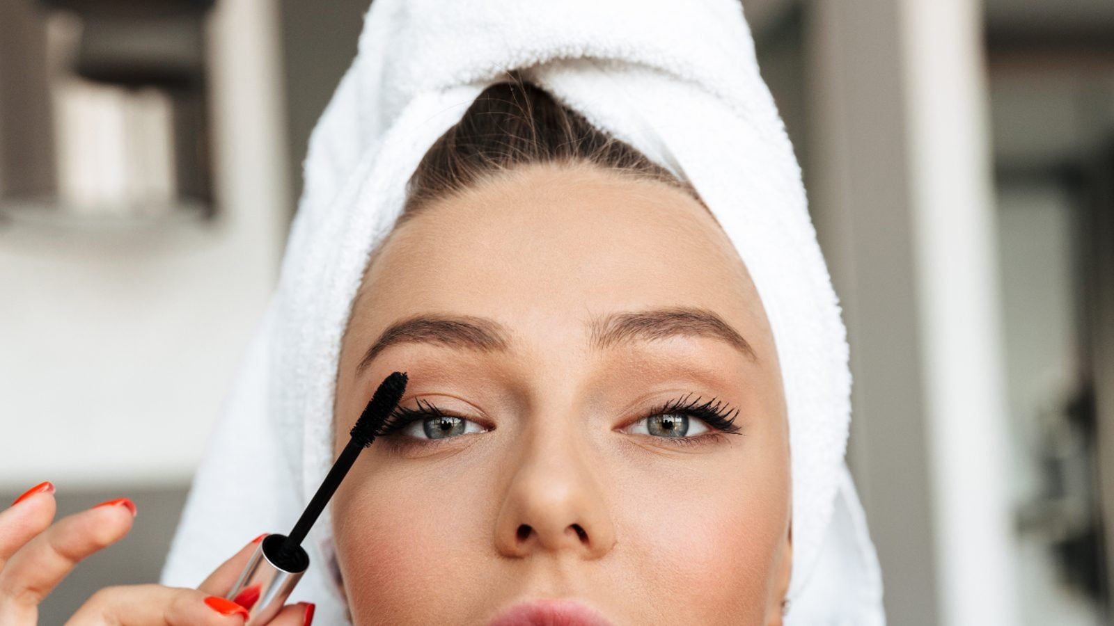 Makeup Tips to Instantly Make Your Hooded Eyes Look Bigger and Brighter