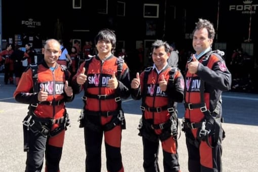 Sky is Not The Limit! Neeraj Chopra Flaunts Skydiving Skills in Switzerland