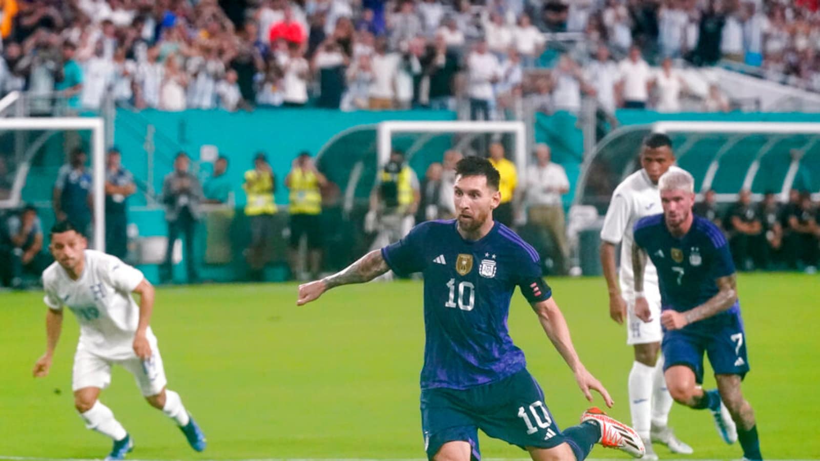 Amid Argentina's Drama, Lionel Messi's Brilliance Emerges - The New York  Times