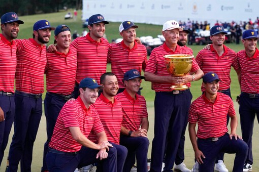 USA with the Presidents Cup (AP)
