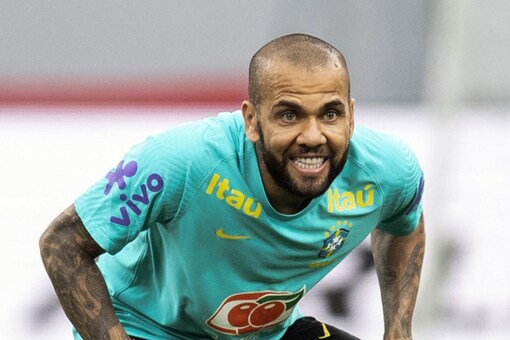 Brazil Defender Dani Alves Plays Down FIFA World Cup Injury Fears