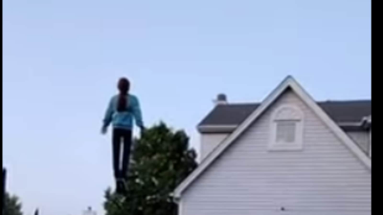 Halloween Has Come Early With This Levitating Stranger Things Decoration Thats Going Viral 8849