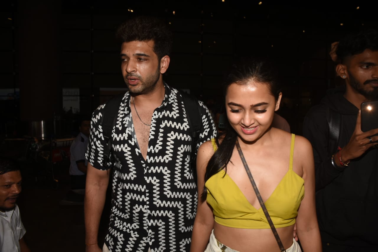 Tejasswi Prakash and Karan Kundrra are all smiles as they return from Goa. (Photo: Viral Bhayani)