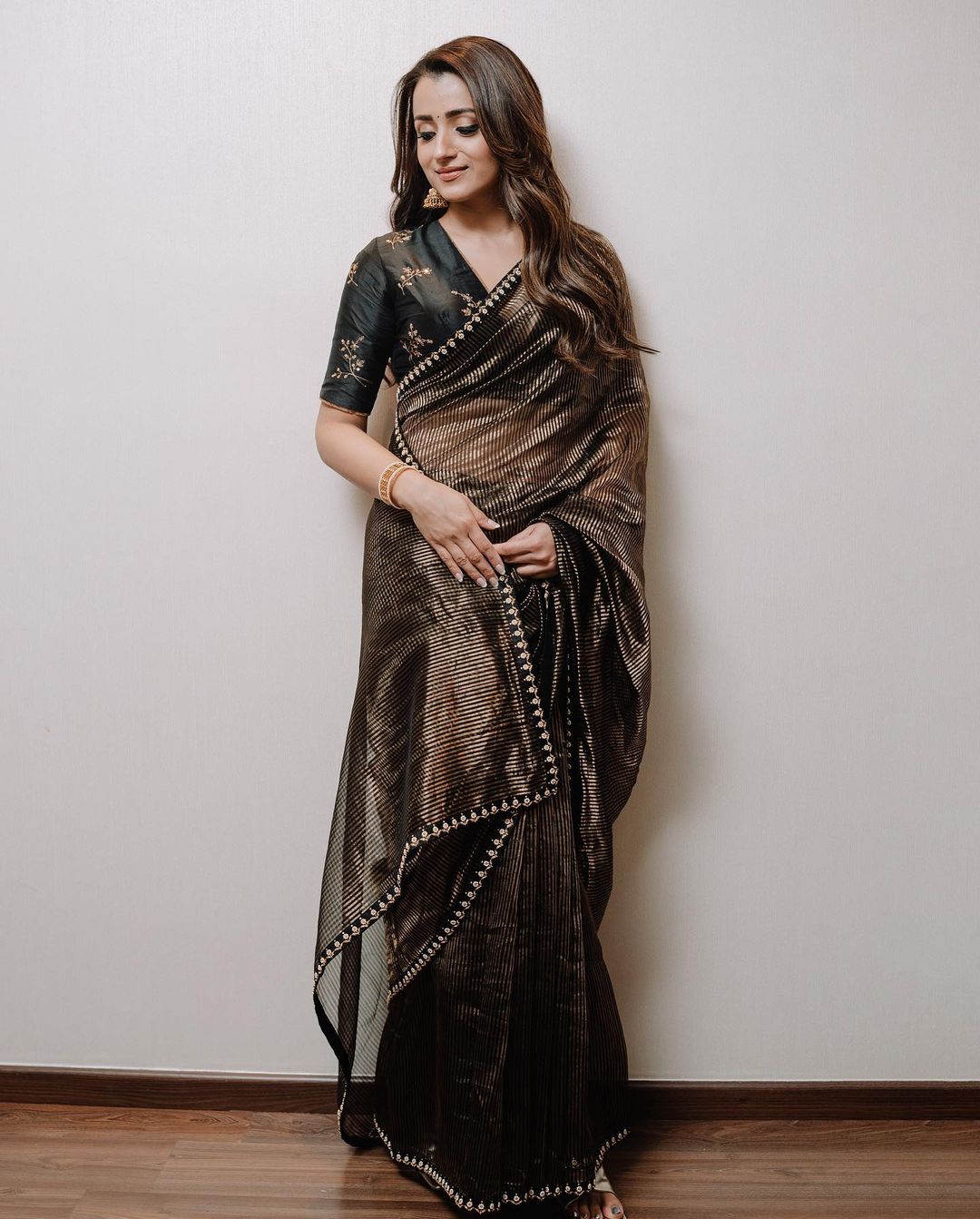 Trisha krishnan stuns in traditional silk saree for Ponniyin Selvan Teaser  launch event! | Fashionworldhub