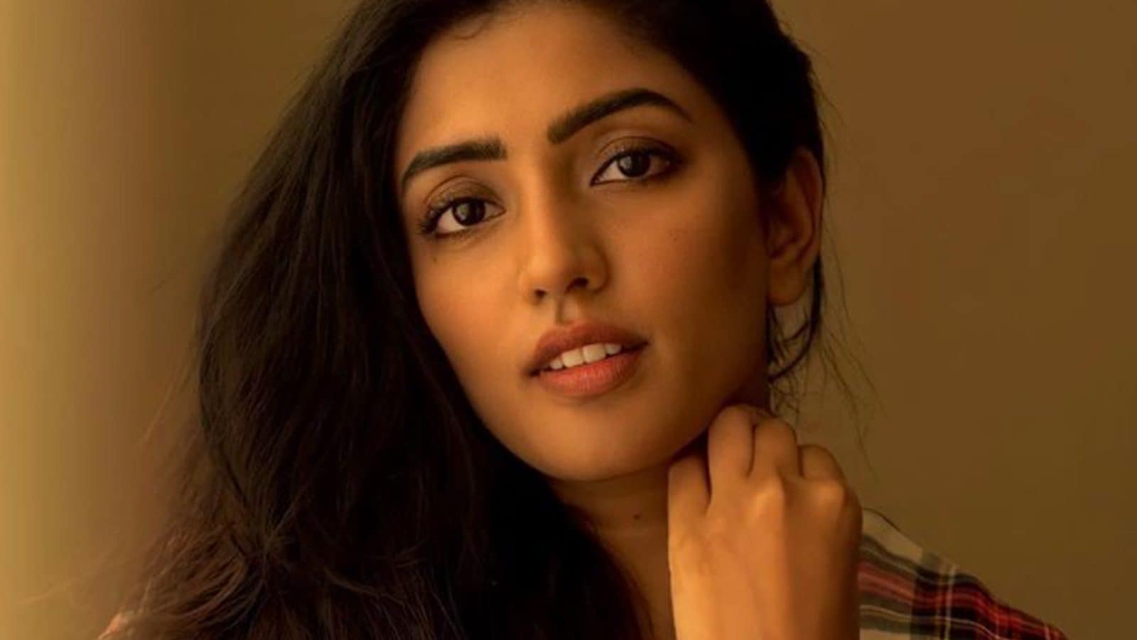 eesha-rebba-looks-super-stylish-in-her-green-co-ord-set-outfit-pics-viral