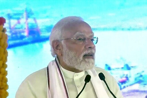 PM Narendra Modi addresses a gathering after inaugurating projects worth Rs 3,800 crore in Mangaluru on Friday. (Image: ANI)