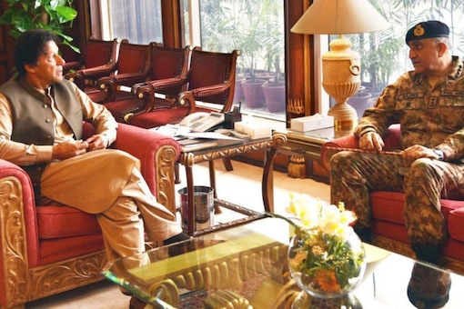 Imran Khan Ѻ¾ Qamar Javed Bajwa  (Ҿ: Ե)