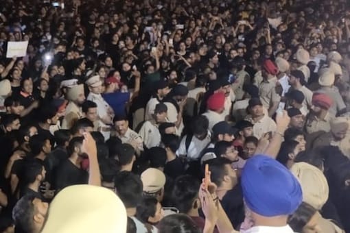 510px x 340px - Chandigarh University Row: Punjab Police Arrests Woman Student, 23-yr-old Himachal Youth Known to Her in Alleged Video Leak Matter