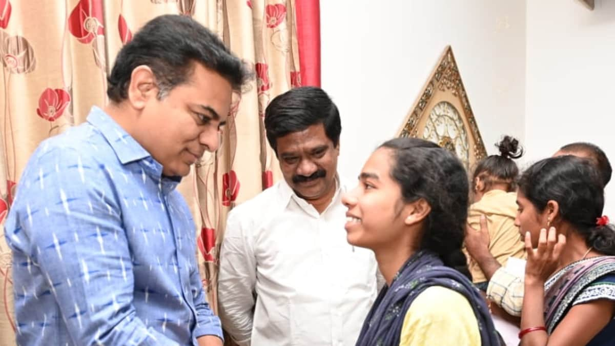 Orphaned Girl Ties Silver Rakhi on KT Rama Rao's Wrist After he Helps the Techie Pursue Her Dreams