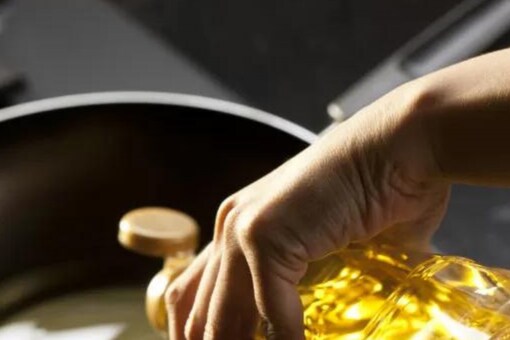 Blended oils give you all the goodness of two or more oils in one. (Image: Shutterstock)