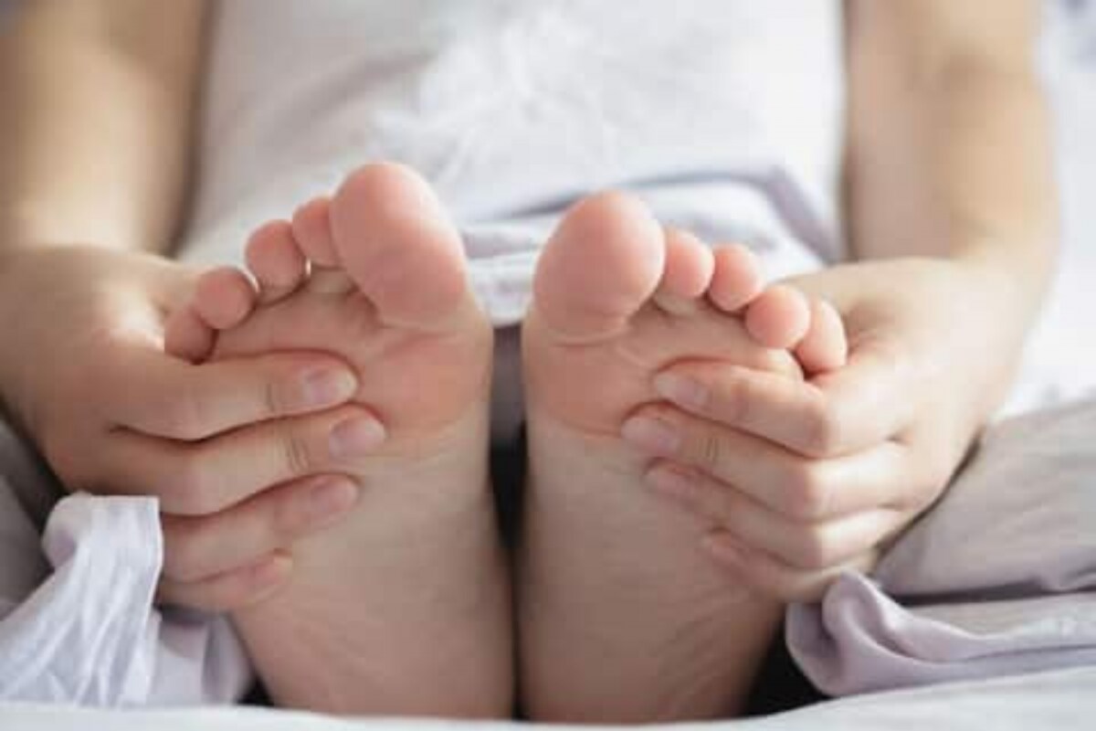 how to keep your feet warm at work