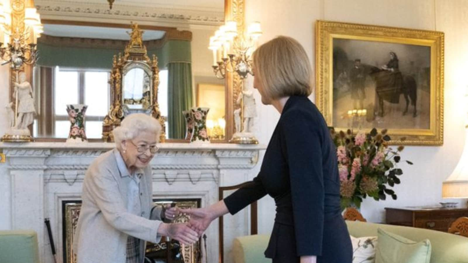 Queen Elizabeth’s Last Public Engagement Was With New UK PM Liz Truss ...