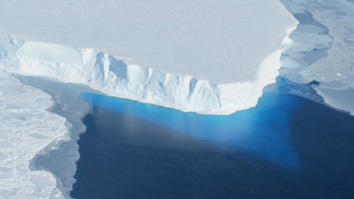 Swiss Glaciers Lost 6% Volume in 2022, Shattering Previous Ice Melt ...