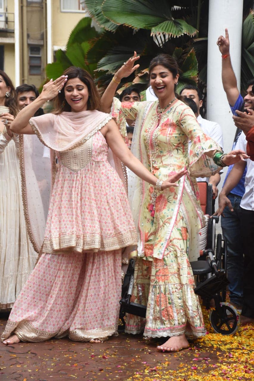 Shilpa Shetty And Shamita Shetty Dish Out Major Sibling Goals As They Dance...