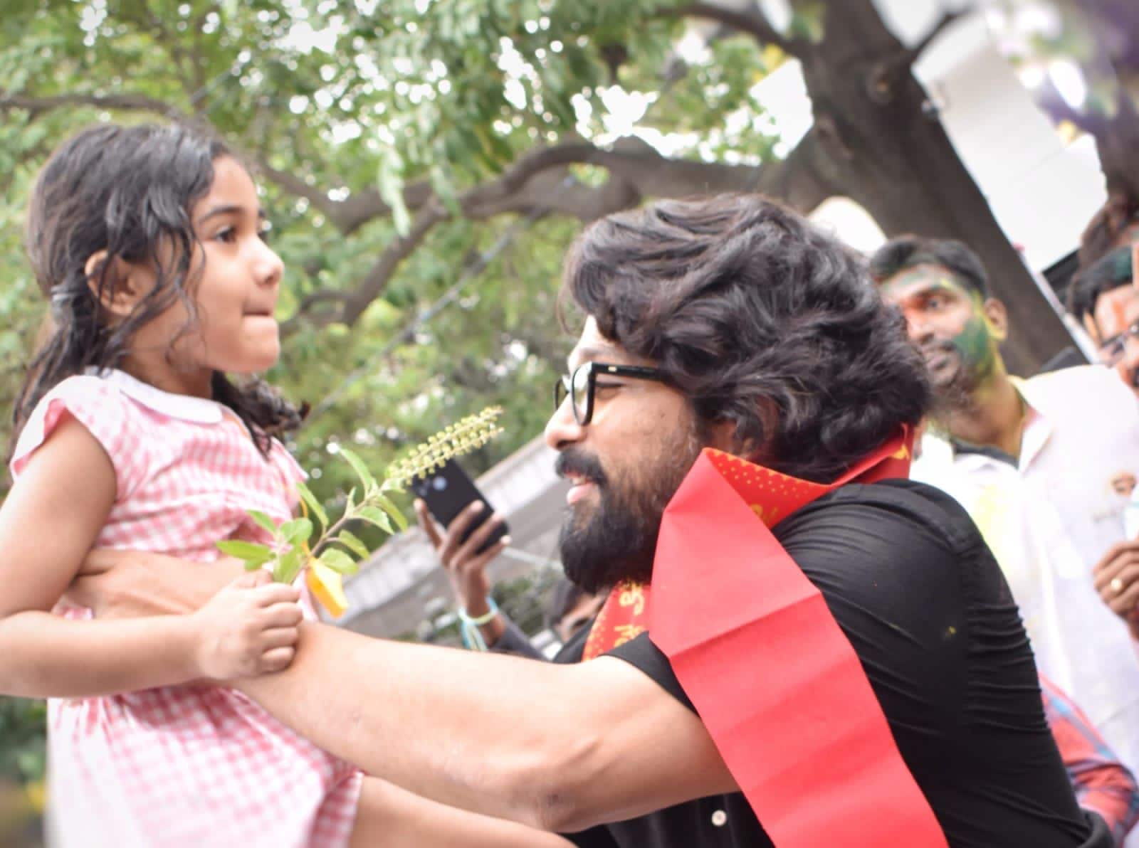 Superstar Allu Arjun with daughter Arha at Ganesh Visarjan.