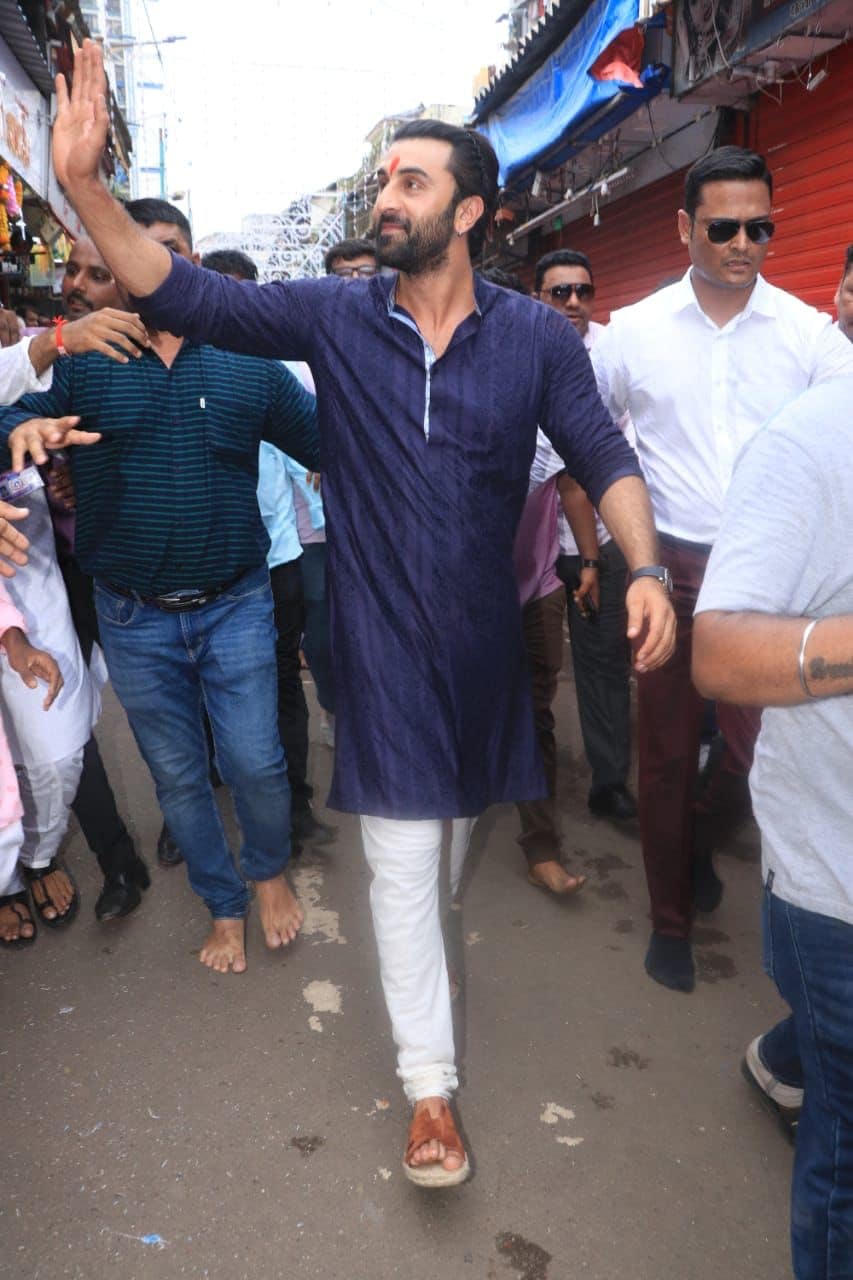 Ranbir Kapoor waves at fans as he visits Lalbaugcha in Mumbai. (Photo: Viral Bhayani)