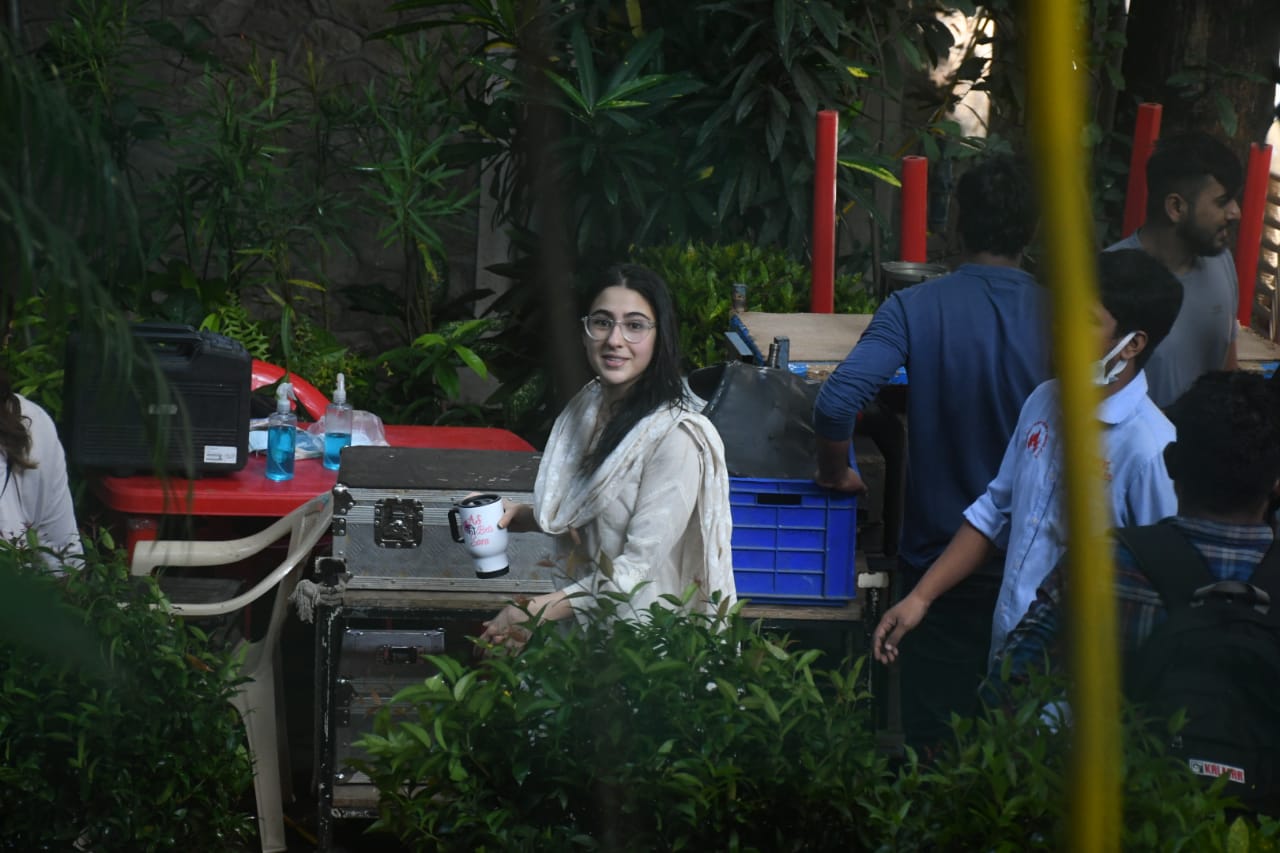 Sara Ali Khan left her hair open, wore her spectacles and held her coffee mug in one hand. (Image: Viral Bhayani)