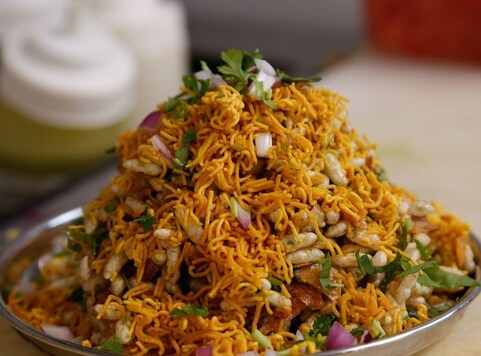 Puffed rice is used extensively in different types of street snacks such as chaat and bhelpuri 