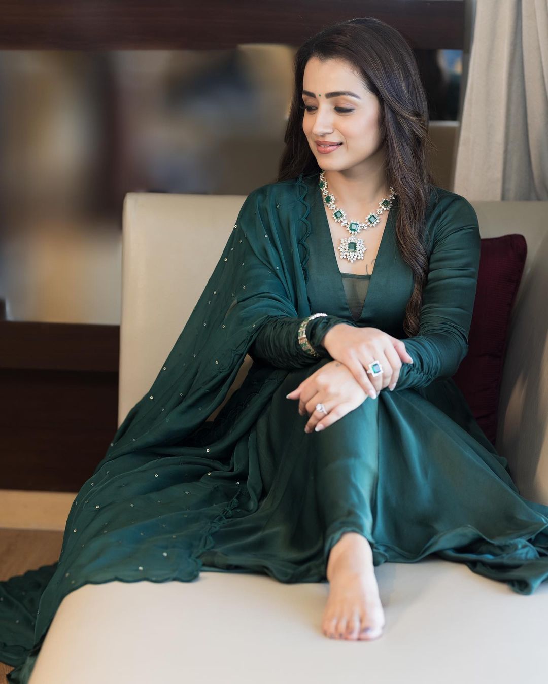 Trisha Krishnan Exudes Royalty In This Emerald Green Outfit; See Pics -  News18
