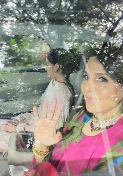 Alia Bhatt baby shower: Neetu Kapoor smiles for the cameras as she heads for the ceremony. (Pic: Viral Bhayani)