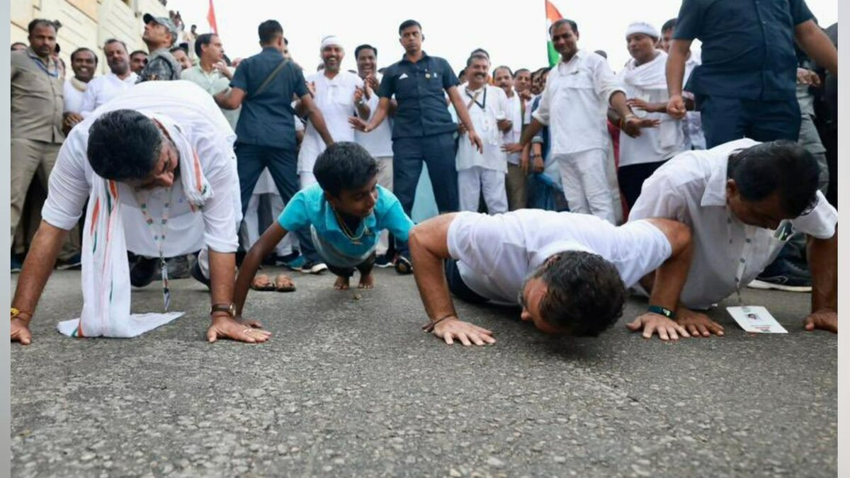 Push-up Contest Between Rahul Gandhi, Shivakumar, Venugopal & a Boy