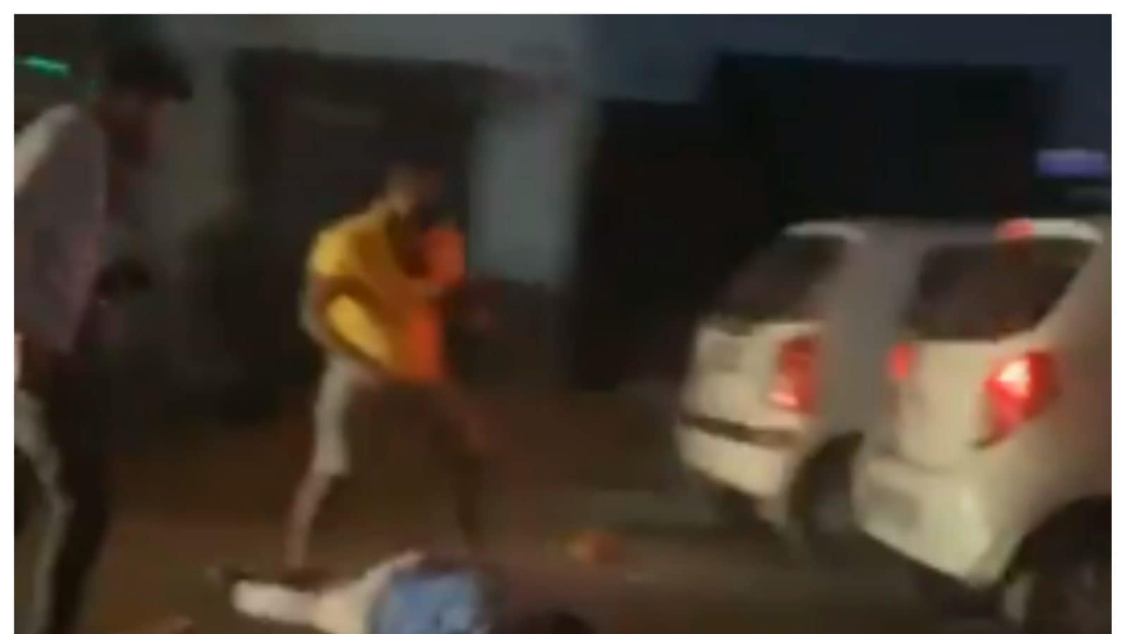 In UP's Ghaziabad, Man's Head Crushed With Brick in Brawl Outside Eatery Over Parking | VIDEO - News18