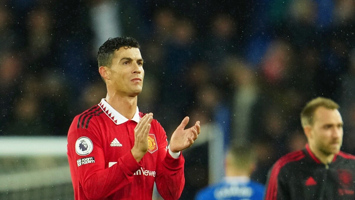 Manchester United Back Cristiano Ronaldo After Improper Conduct Charge