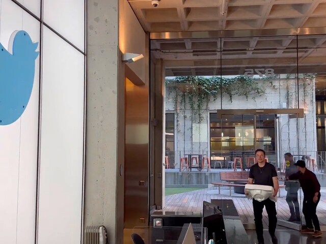 ‘Chief Twit’ Elon Musk Walks Into Twitter HQ With A Kitchen Sink In His