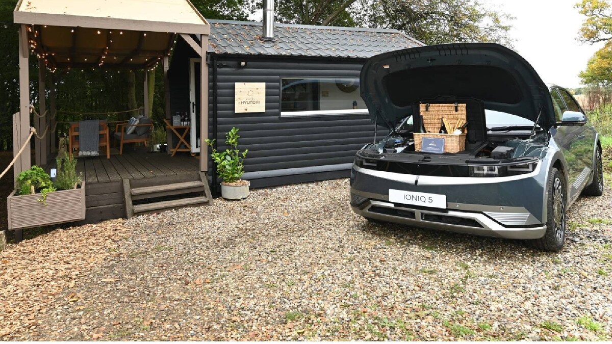 World's First Car-Powered Hotel with Bar, Restautant and Cinema