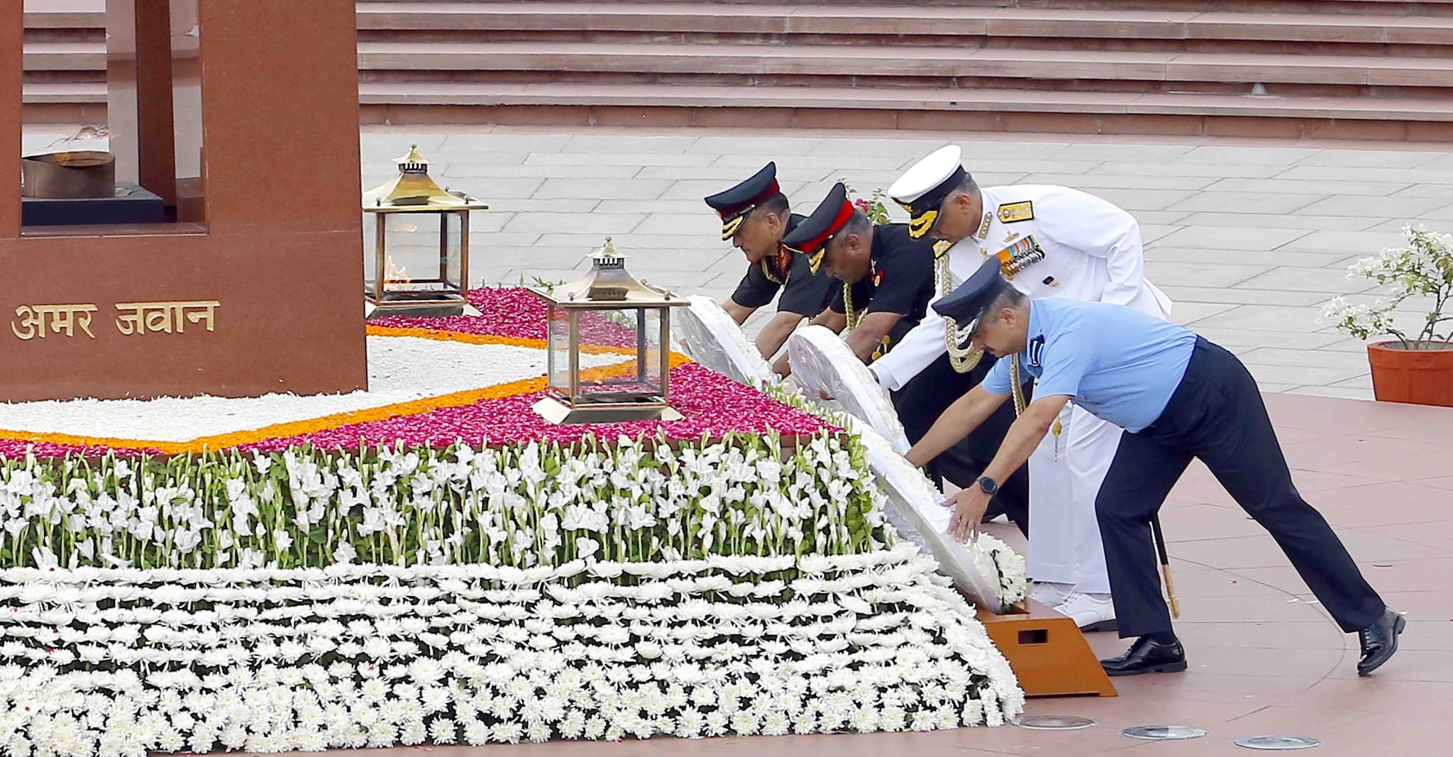 On the eve of Air Force Day 2022, Chief of Defence Staff and the three Service Chiefs laid wreaths at the National War Memorial, paying homage to those who made the supreme sacrifice in service of the nation. (Image: Twitter/ @IAF_MCC)