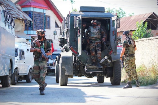 Terrorists fired upon and injured two outside labourers in Rakh-Momin area of Anantnag (Representative Image: Shutterstock)