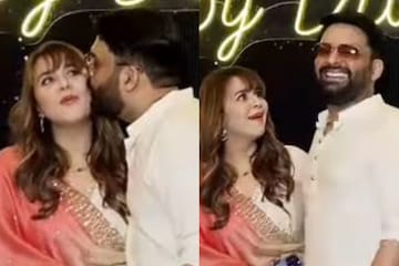 Kapil Sharma Kisses Wife Ginny At a Diwali Party, Fans Say 'Sharma Ji  Sharmaa Gaye'