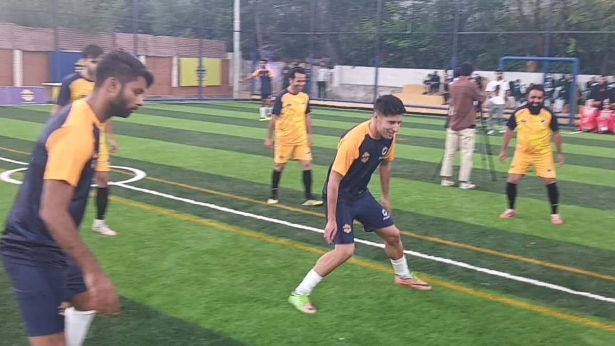 Brothers Set Up New Astro Turf in Kashmir for Football Buffs; Omar Abdullah, Sports Secy Pass Ball