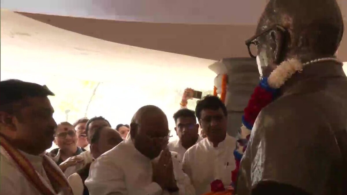 Cong Prez Kharge Visits Ambedkar's Memorial, Azad's 'Mazaar'; Pays Homage to Them