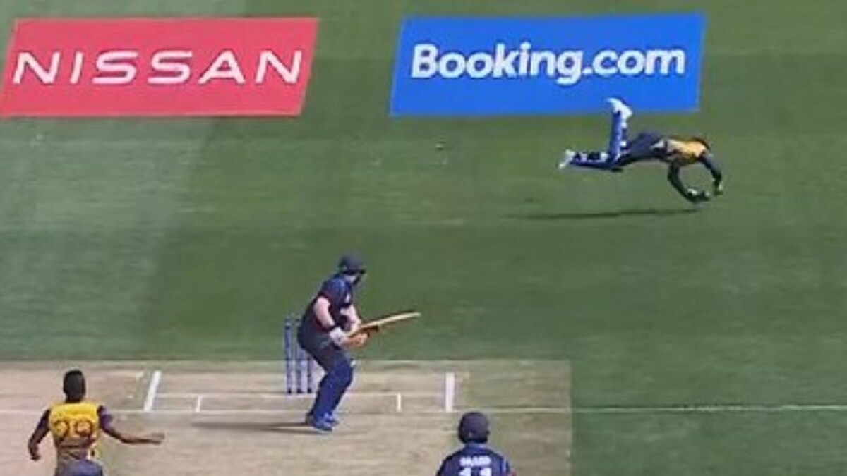 T20 World Cup 2022: Kusal Mendis Pulls Off a One-handed Screamer to ...