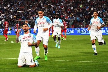 Serie A Napoli Rout Cremonese To Top
