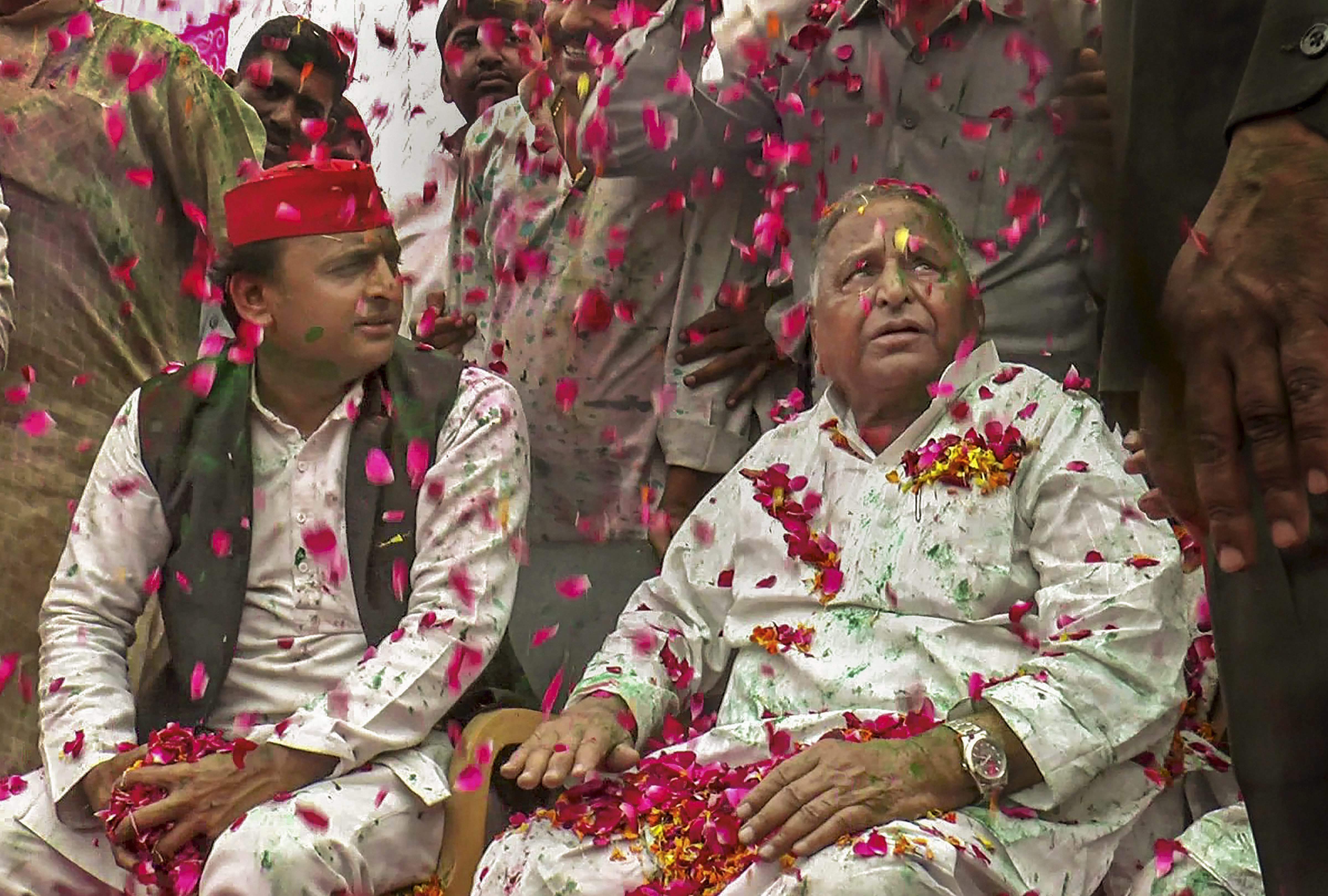 A Look At Iconic Moments From Sp Patriarch Mulayam Singh Yadav S Life In Pics News18