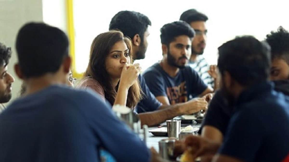 No Non-veg Food in DU's Hansraj College Hostel