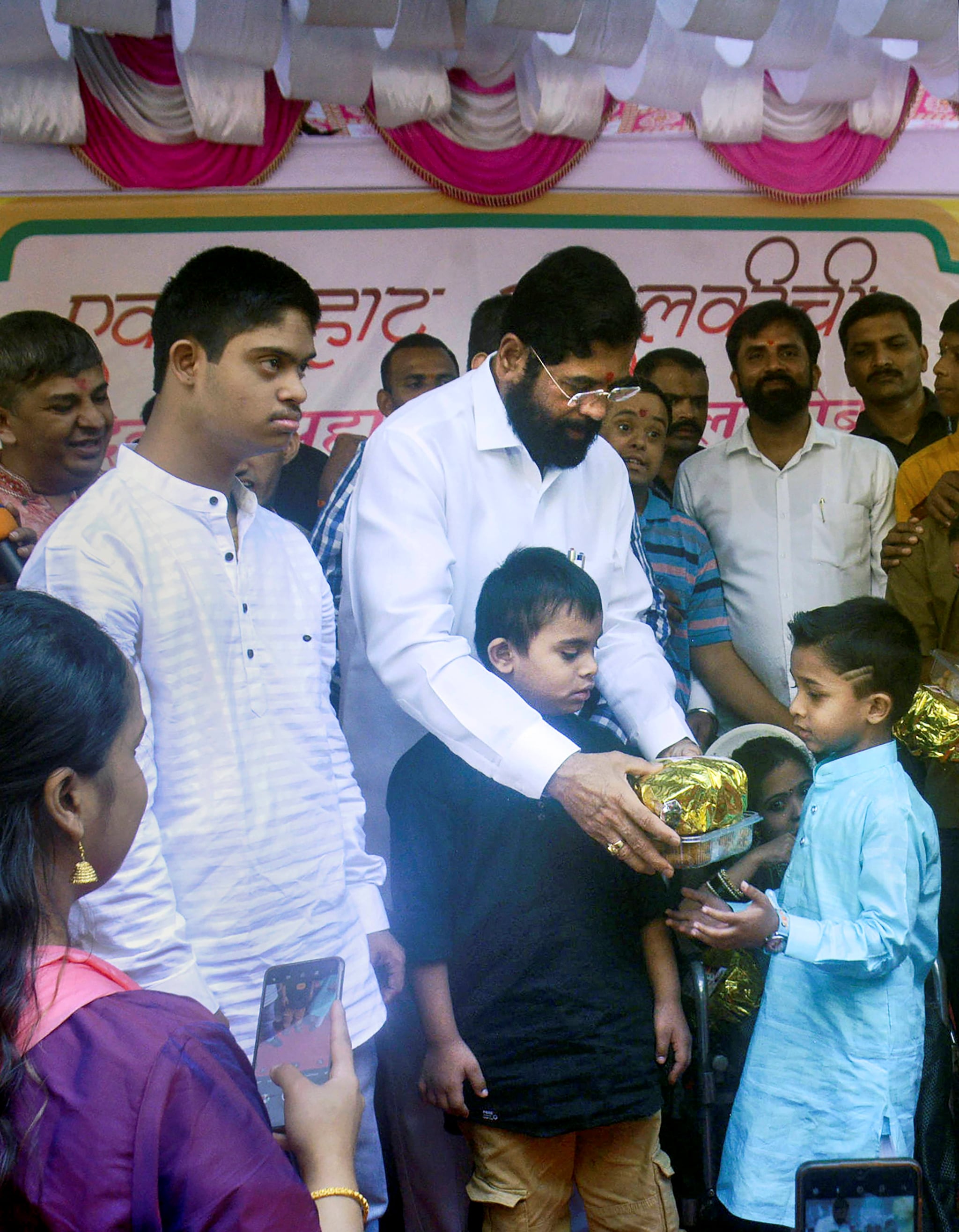 Diwali Spirit Grips Nation From Politicians to Civilians, Here’s How People Are Celebrating the