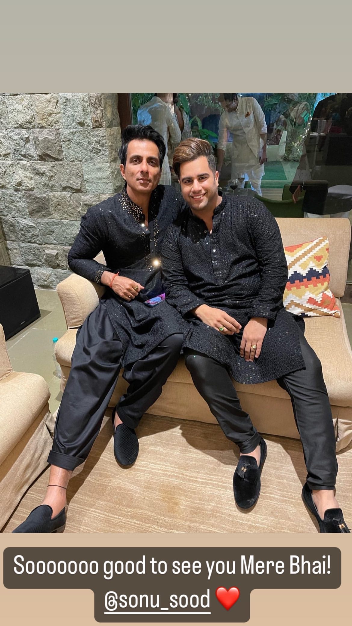 Rajiv Adatia poses with Sonu Sood as they twin in black outfits. (Photo: Instagram) 